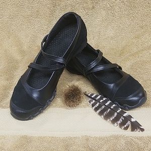 Women's Skechers (mary janes)